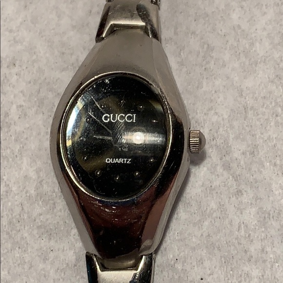 Gucci Vintage watch preloved GVC - Picture 2 of 11